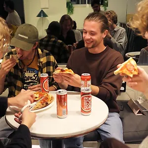 Gspot & Triangles Pizzeria Vandrarhem